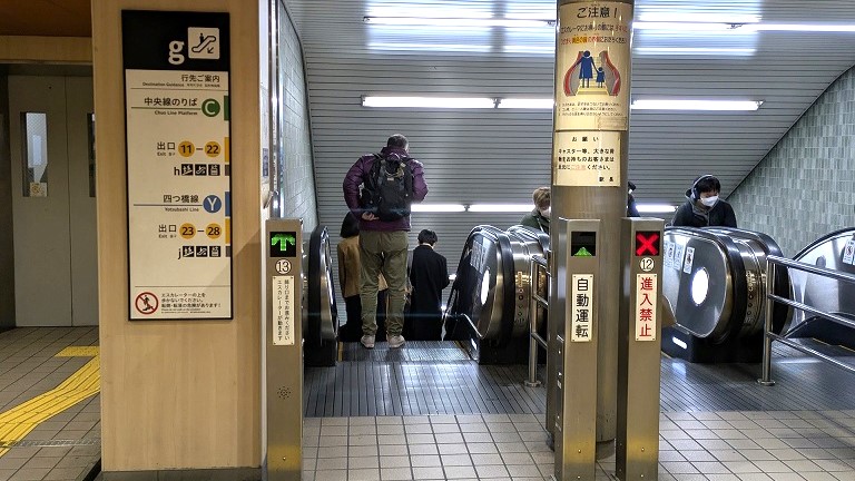 地下鉄御堂筋線　本町駅　エスカレータ　下り