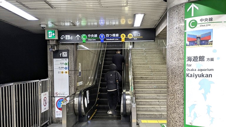 地下鉄御堂筋線　本町駅　エスカレータ　上り