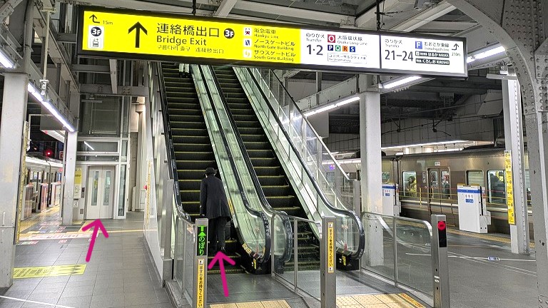 大阪駅　エスカレータ