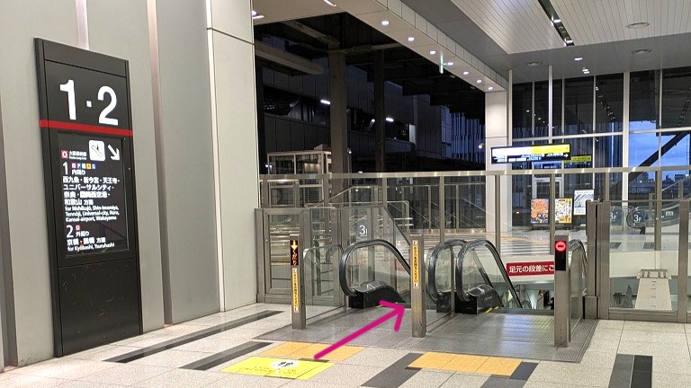 大阪駅　下りエスカレータ