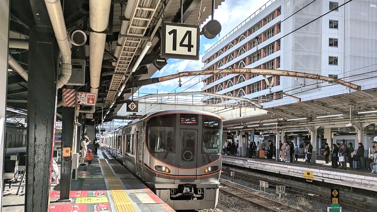 天王寺駅　14番線　電車