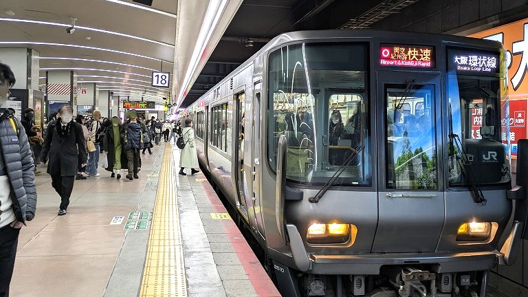 天王寺駅　18番線　電車