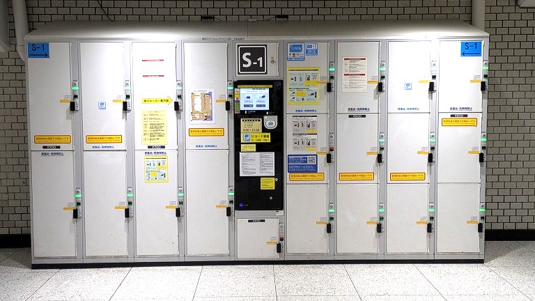 大阪駅　コインロッカー　写真